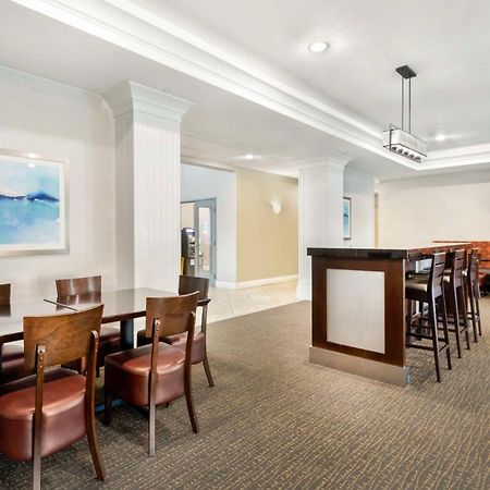 Best Western Plus Appleton Airport Mall Hotel מראה חיצוני תמונה