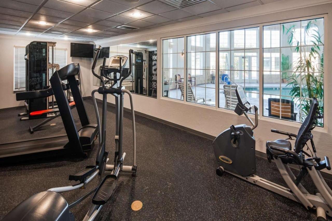 Best Western Plus Appleton Airport Mall Hotel מראה חיצוני תמונה