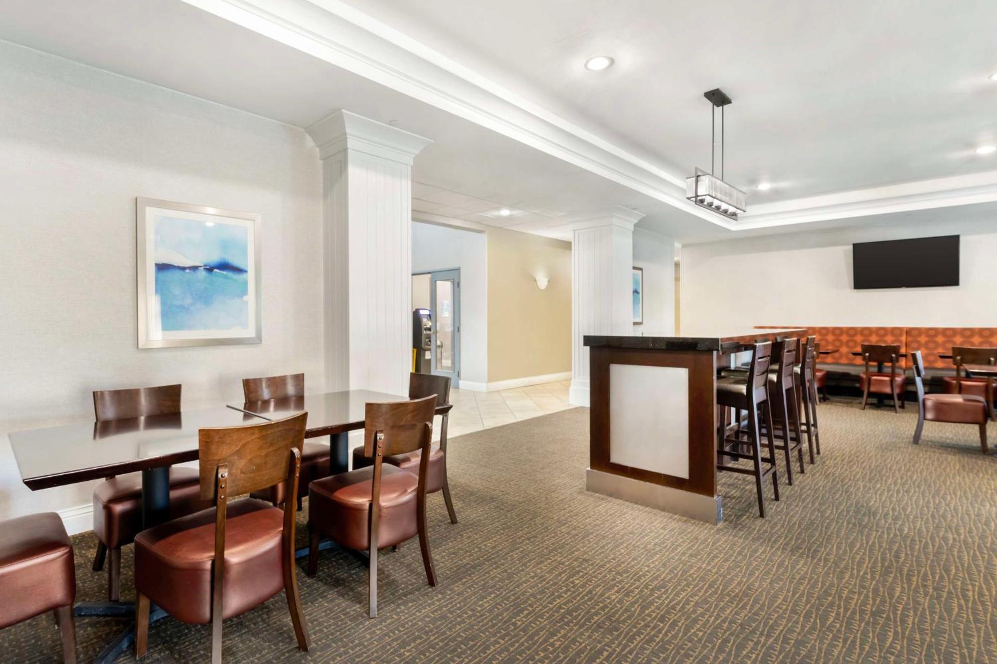 Best Western Plus Appleton Airport Mall Hotel מראה חיצוני תמונה