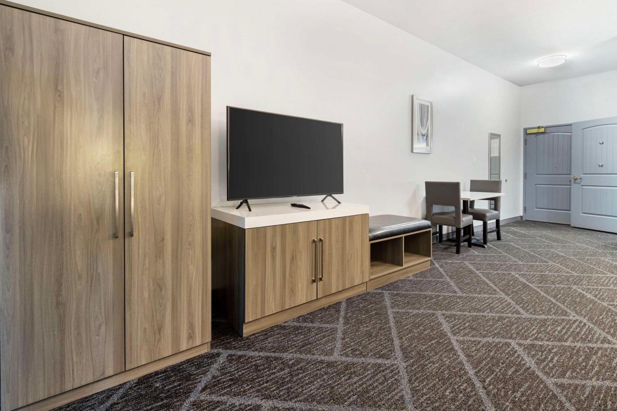 Best Western Plus Appleton Airport Mall Hotel מראה חיצוני תמונה