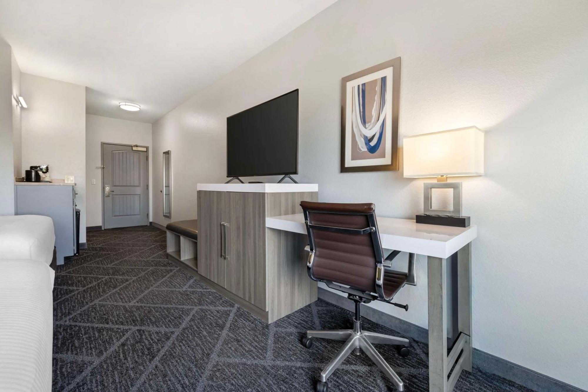 Best Western Plus Appleton Airport Mall Hotel מראה חיצוני תמונה