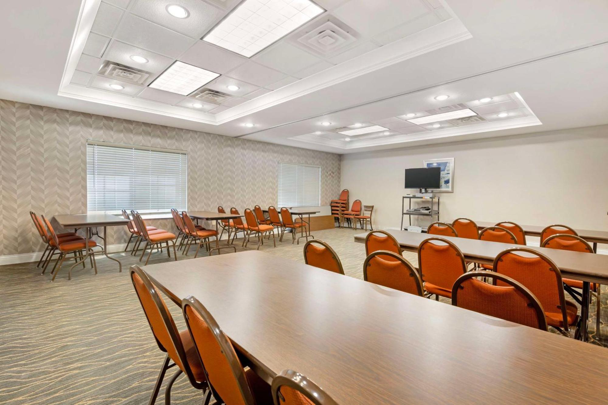 Best Western Plus Appleton Airport Mall Hotel מראה חיצוני תמונה